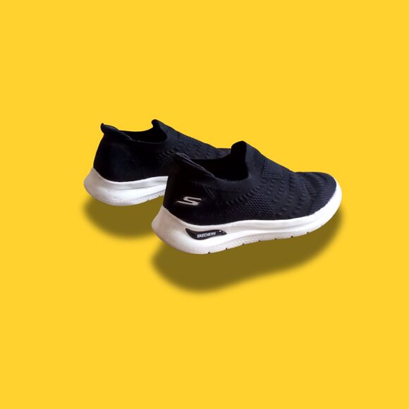 😎 Walking On Cloud 9 Black Slip-On Sneakers! 🙌 - Picture 1 of 1